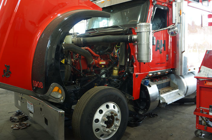 semi-truck-and-trailer-repair-cleveland-engine-overhaul-rebuild